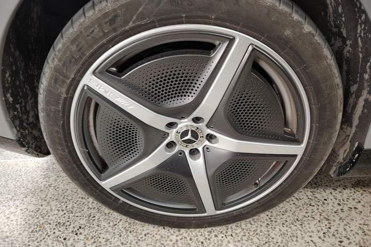 Used Mercedes-Benz EQE 2022 350 First Edition Special Version Right Rear Wheel Hub