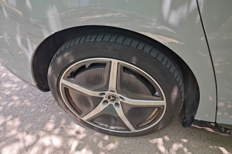 Used Mercedes-Benz EQE 2022 350 First Edition Special Version Right Rear Wheel Hub