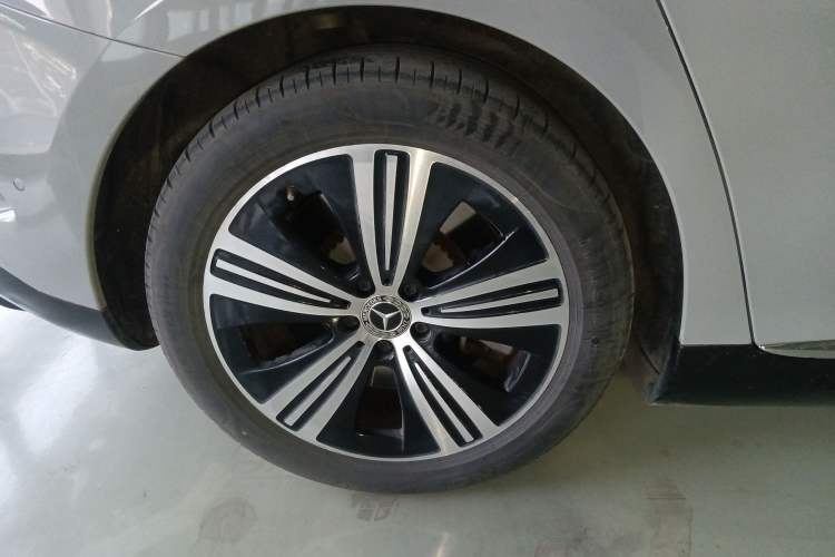 Used Mercedes-Benz EQE 2022 350 Luxury Edition Right Rear Wheel Hub