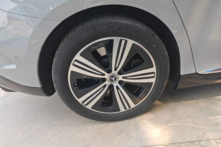 Used Mercedes-Benz EQE 2022 350 Luxury Edition Right Rear Wheel Hub