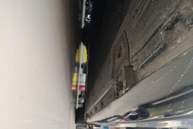 Used Mercedes-Benz EQE 2022 350 Luxury Edition Right Side Sill