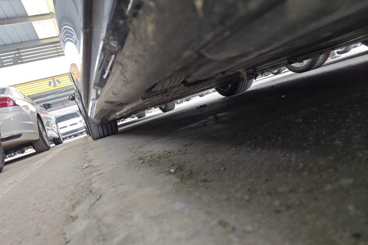 Used Mercedes-Benz EQE 2022 350 Luxury Edition Right Side Sill