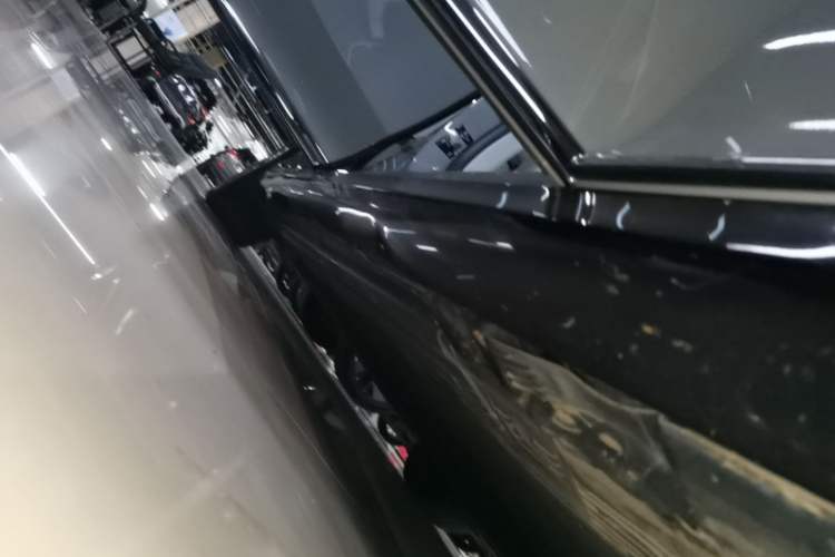 Used Mercedes-Benz EQE 2022 350 Luxury Edition Right Side Sill