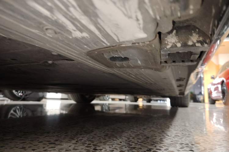 Used Mercedes-Benz EQE 2022 350 First Edition Special Version Right Side Sill
