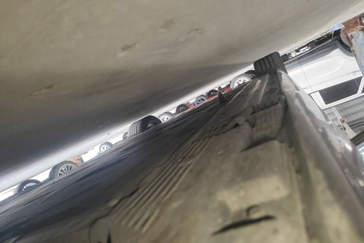 Used Mercedes-Benz EQE 2022 350 Luxury Edition Right Side Sill