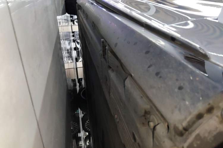 Used Mercedes-Benz EQE 2022 350 First Edition Special Version Right Side Sill
