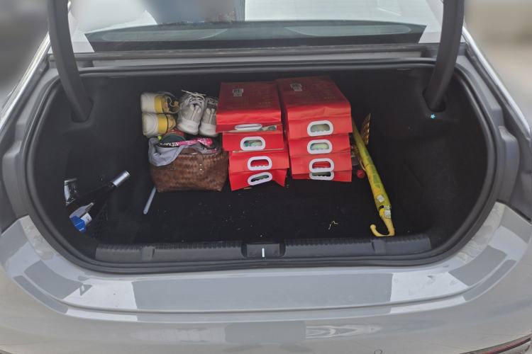 Used Mercedes-Benz EQE 2022 350 First Edition Special Version Trunk