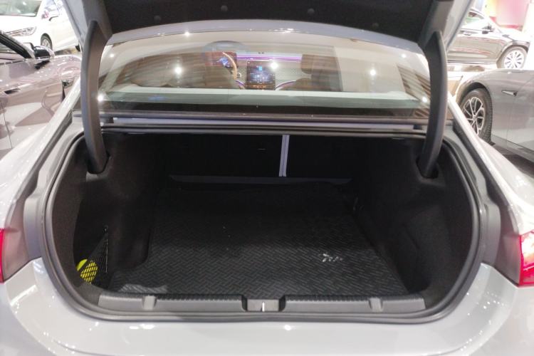 Used Mercedes-Benz EQE 2022 350 First Edition Special Version Trunk