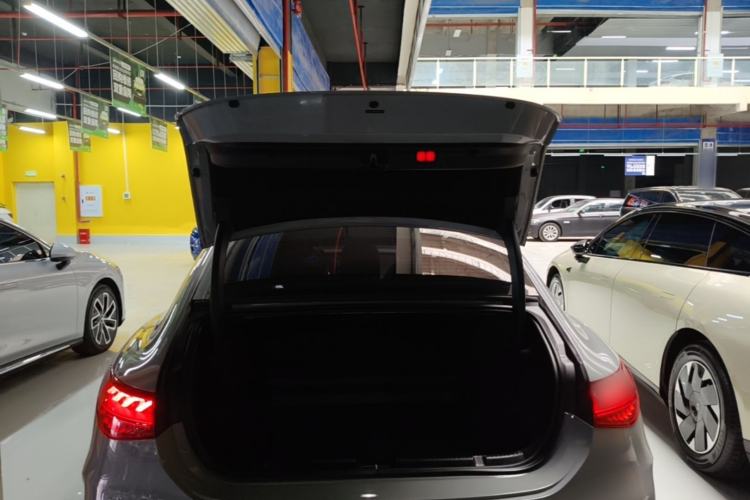 Used Mercedes-Benz EQE 2022 350 Luxury Edition Trunk
