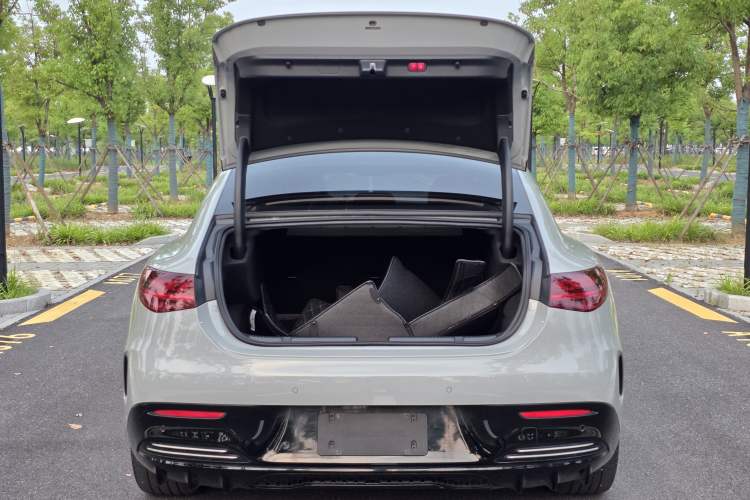 Used Mercedes-Benz EQE 2022 350 Luxury Edition Trunk
