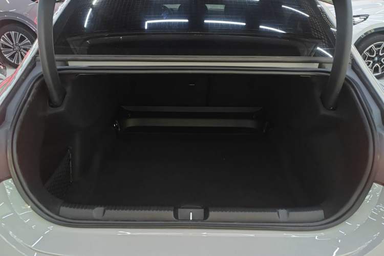 Used Mercedes-Benz EQE 2022 350 Luxury Edition Trunk
