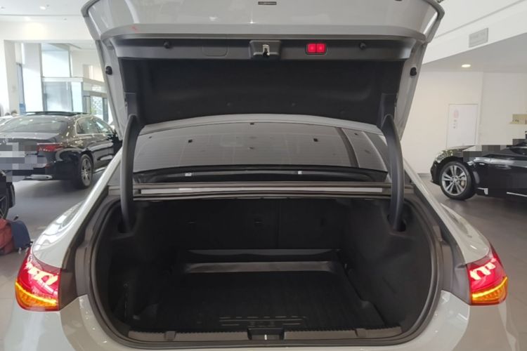 Used Mercedes-Benz EQE 2022 350 Luxury Edition Trunk