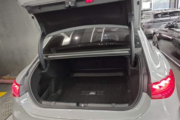 Used Mercedes-Benz EQE 2022 350 First Edition Special Version Trunk