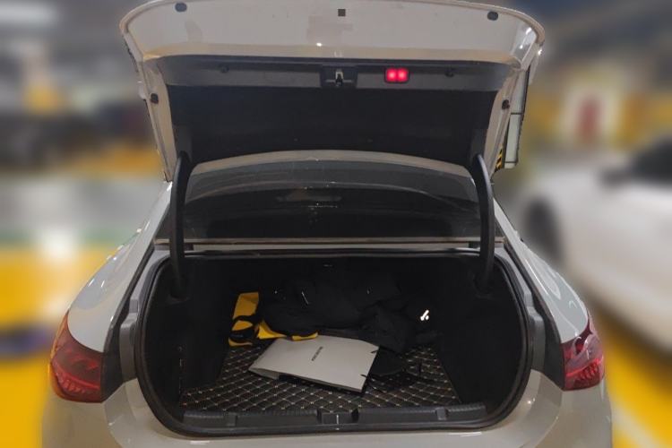 Used Mercedes-Benz EQE 2022 350 Luxury Edition Trunk