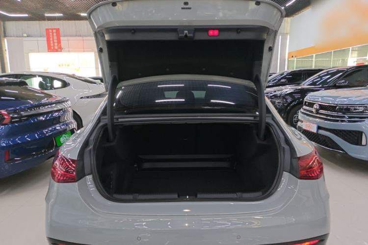 Used Mercedes-Benz EQE 2022 350 Luxury Edition Trunk