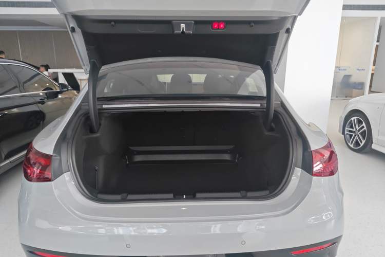 Used Mercedes-Benz EQE 2022 350 Luxury Edition Trunk