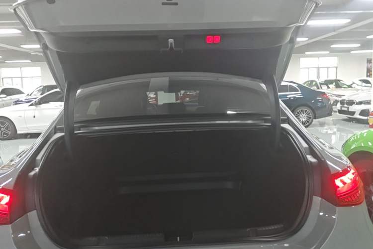 Used Mercedes-Benz EQE 2022 350 Luxury Edition Trunk