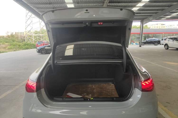 Used Mercedes-Benz EQE 2022 350 Luxury Edition Trunk