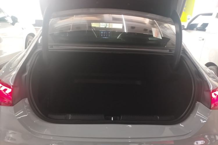 Used Mercedes-Benz EQE 2022 350 Luxury Edition Trunk