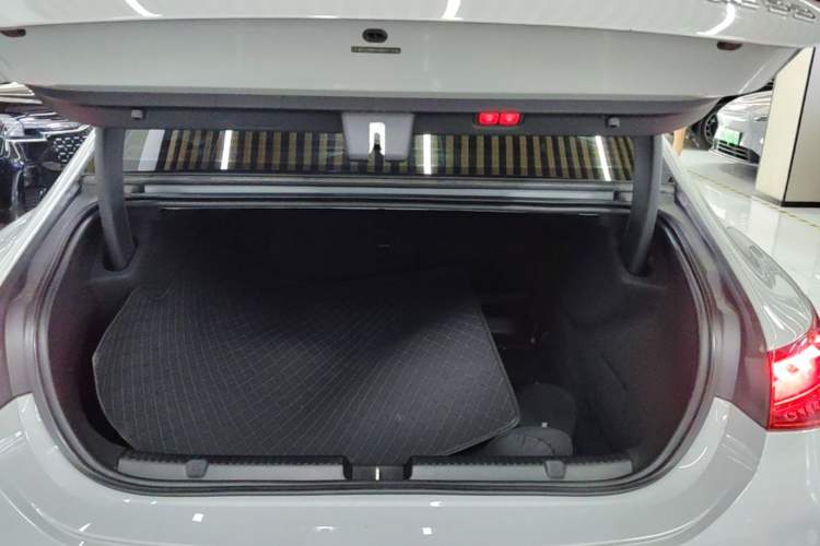 Used Mercedes-Benz EQE 2022 350 First Edition Special Version Trunk
