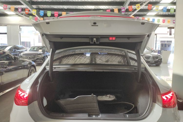 Used Mercedes-Benz EQE 2022 350 Luxury Edition Trunk