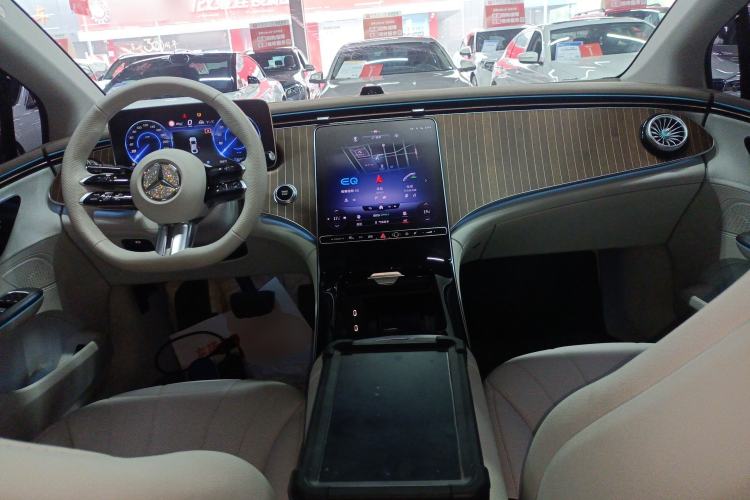 Used Mercedes-Benz EQE 2022 350 Luxury Edition Center Console