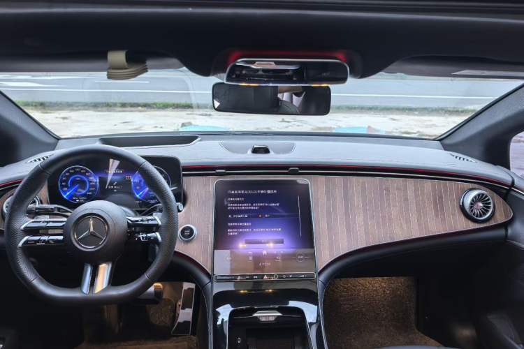 Used Mercedes-Benz EQE 2022 350 First Edition Special Version Interior 4