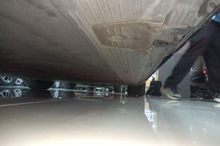 Used Mercedes-Benz EQE 2022 350 Luxury Edition Left Side Sill