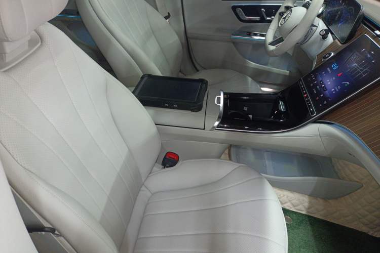 Used Mercedes-Benz EQE 2022 350 Luxury Edition Right Front Seat