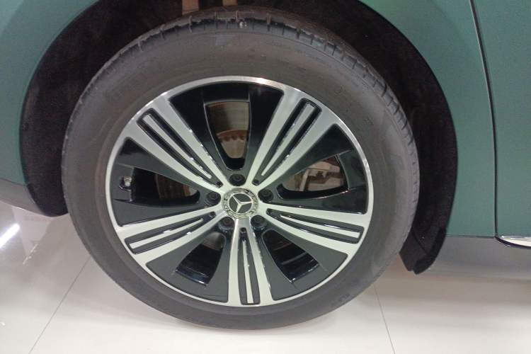 Used Mercedes-Benz EQE 2022 350 Luxury Edition Right Rear Wheel Hub