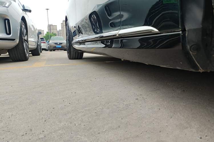 Used Mercedes-Benz EQE 2022 350 First Edition Special Version Right Side Sill