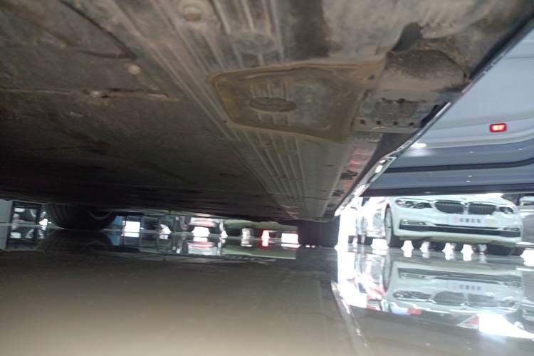 Used Mercedes-Benz EQE 2022 350 Luxury Edition Right Side Sill