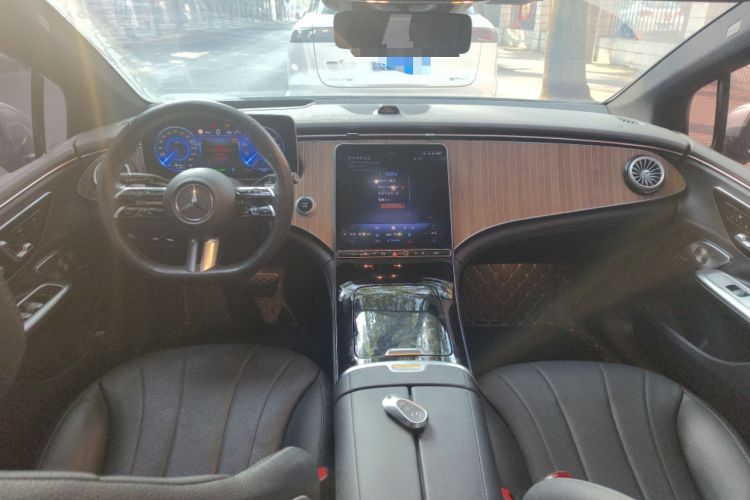 Used Mercedes-Benz EQE 2022 350 Luxury Edition Center Console
