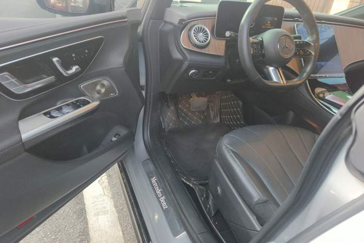 Used Mercedes-Benz EQE 2022 350 Luxury Edition Driver Seat