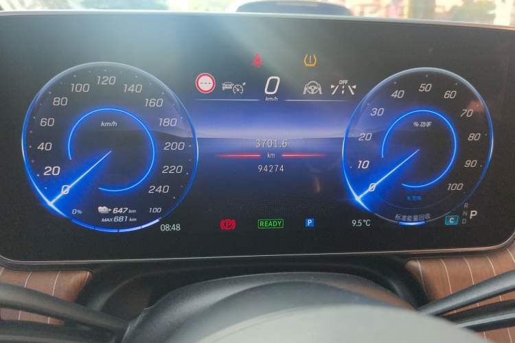 Used Mercedes-Benz EQE 2022 350 Luxury Edition Odometer Close Up