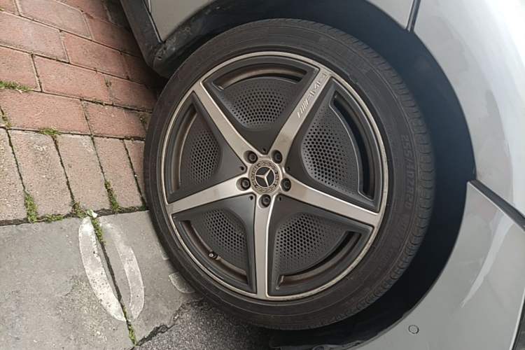 Used Mercedes-Benz EQE 2022 350 First Edition Special Version Right Front Wheel Hub