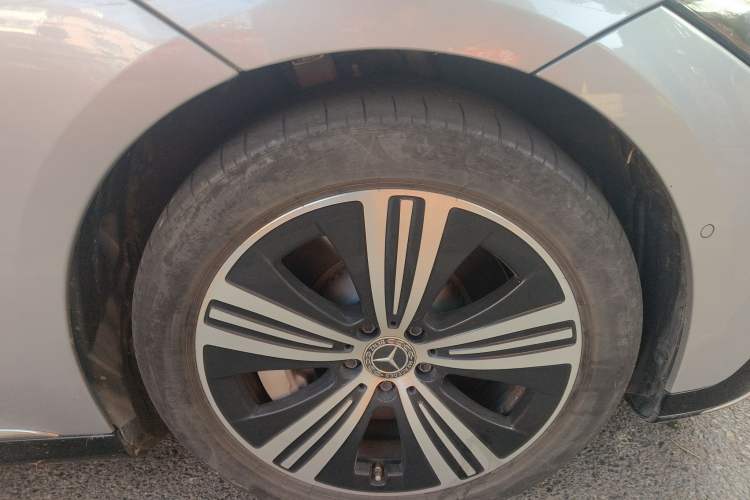 Used Mercedes-Benz EQE 2022 350 Luxury Edition Right Front Wheel Hub