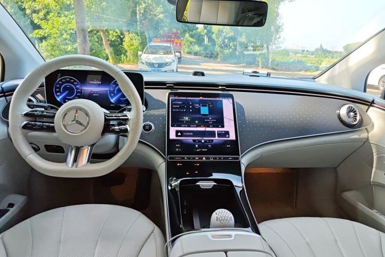Used Mercedes-Benz EQE 2022 350 First Edition Special Version Center Console