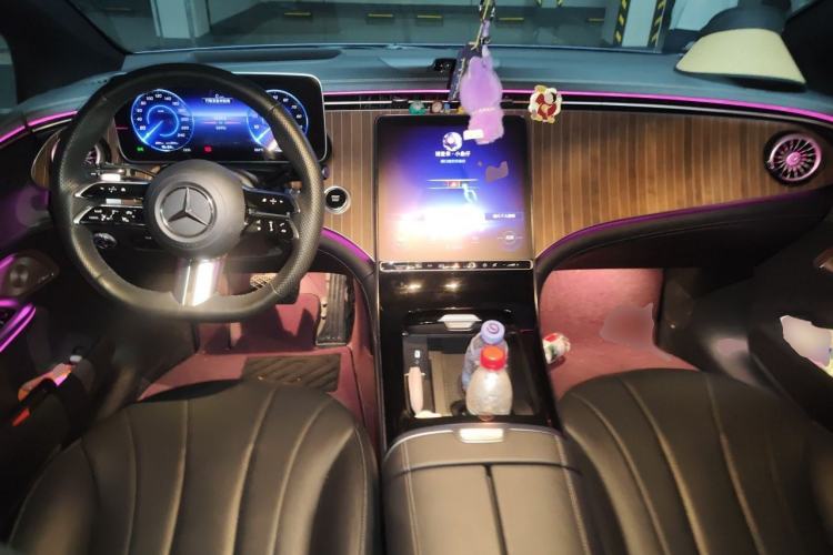 Used Mercedes-Benz EQE 2022 350 Luxury Edition Center Console