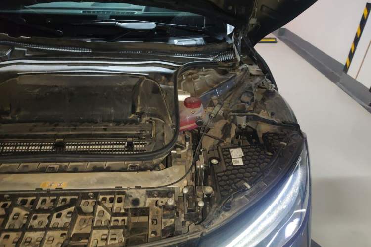 Used Mercedes-Benz EQE 2022 350 Luxury Edition Engine Bay Left