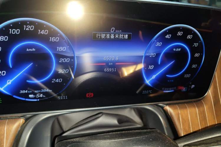 Used Mercedes-Benz EQE 2022 350 Luxury Edition Odometer Close Up