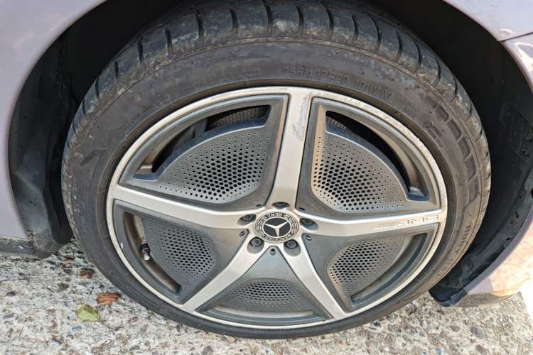 Used Mercedes-Benz EQE 2022 350 First Edition Special Version Right Front Wheel Hub