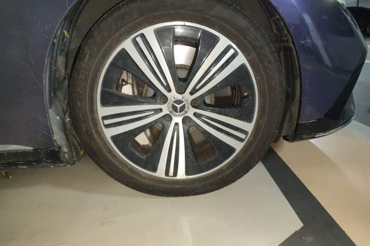Used Mercedes-Benz EQE 2022 350 Luxury Edition Right Front Wheel Hub