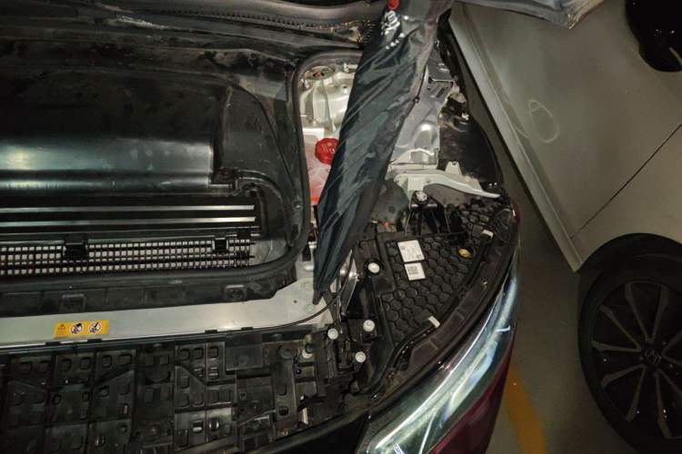 Used Mercedes-Benz EQE 2022 350 Luxury Edition Engine Bay Left