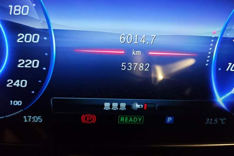 Used Mercedes-Benz EQE 2022 350 Luxury Edition Odometer Close Up