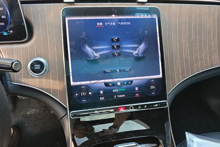 Used Mercedes-Benz EQE 2022 350 Luxury Edition Audio And AC Panel