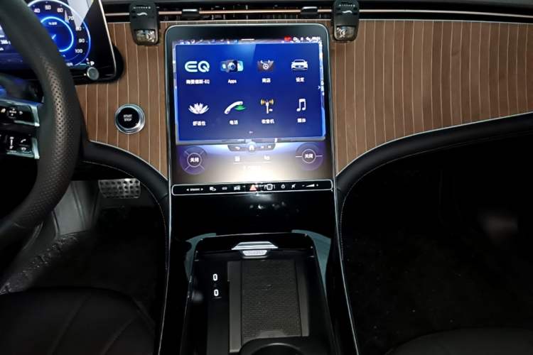Used Mercedes-Benz EQE 2022 350 Luxury Edition Audio And AC Panel