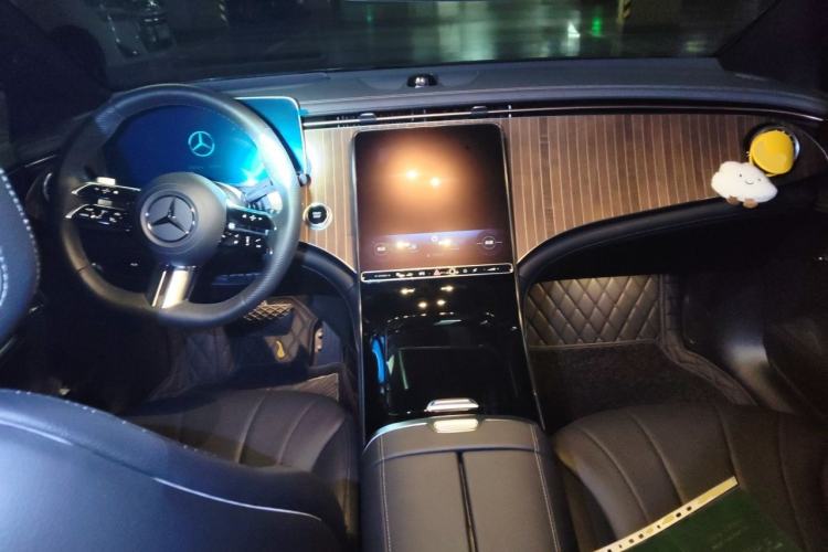 Used Mercedes-Benz EQE 2022 350 Luxury Edition Center Console
