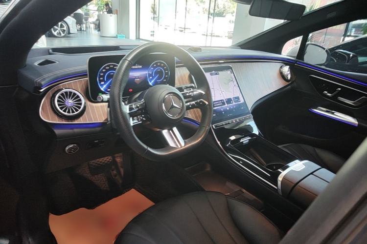 Used Mercedes-Benz EQE 2022 350 Luxury Edition Center Console