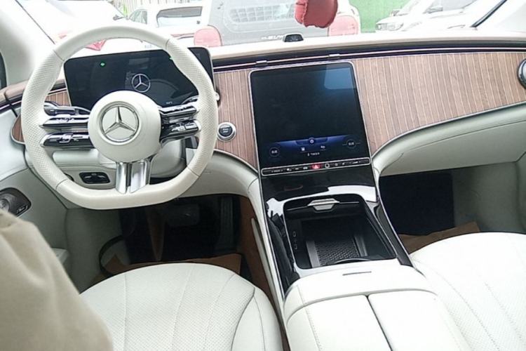 Used Mercedes-Benz EQE 2022 350 Luxury Edition Center Console